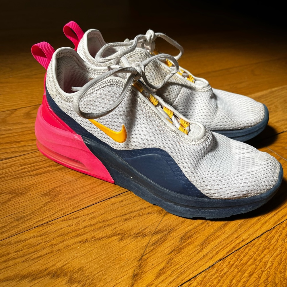 Nike Air Max Motion 2 Sneakers